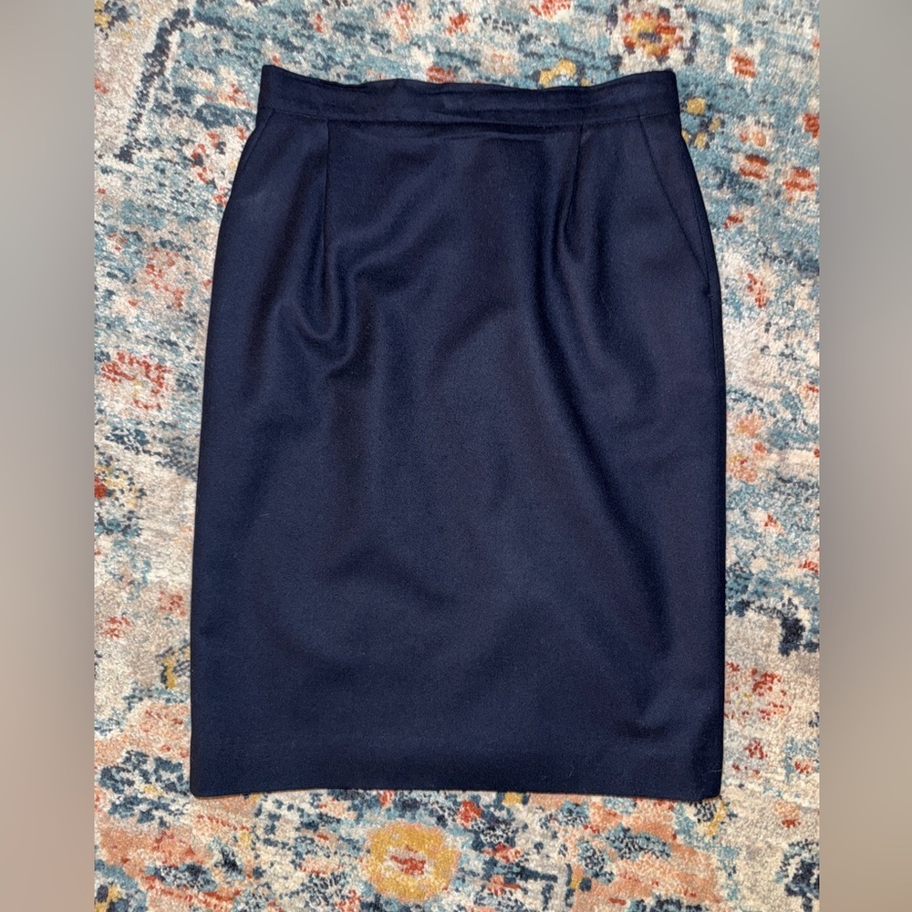 Pendleton 100% virgin wool pencil skirt
Size 10P